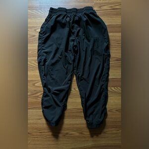 2X black Capri pants